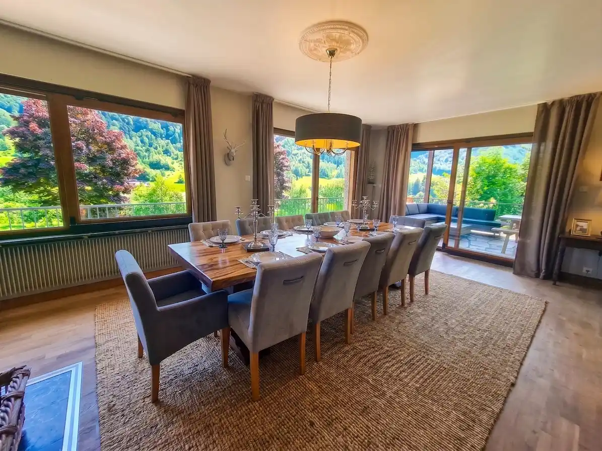 Grand chalet de 230 m² avec sauna, billard et terrasse panoramique